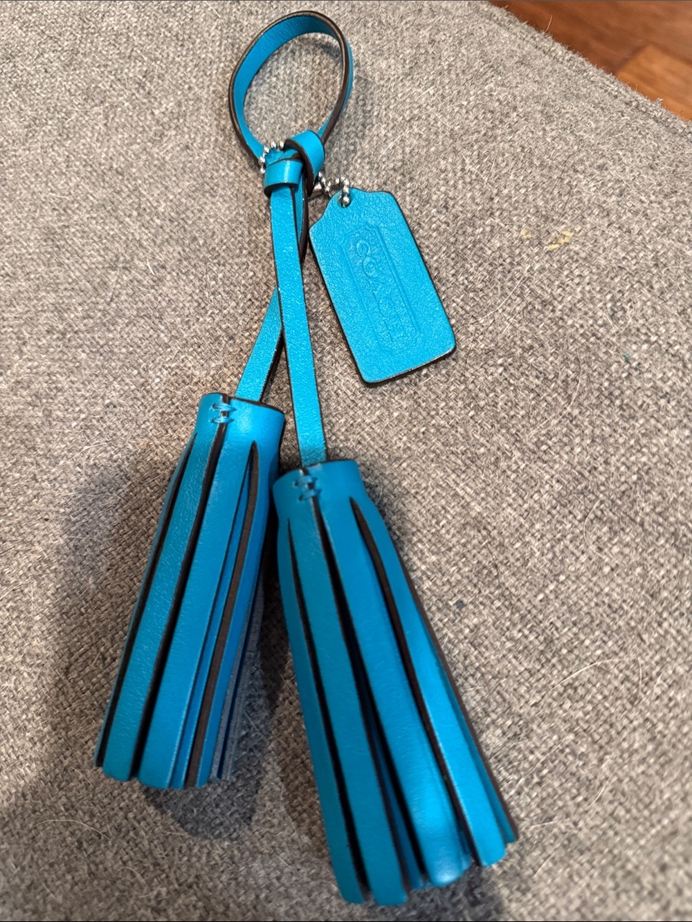 Vintage Y2K Coach Legacy Turquoise Leather Double Tassel Hang Tag & Bag Charm - Picture 2 of 3
